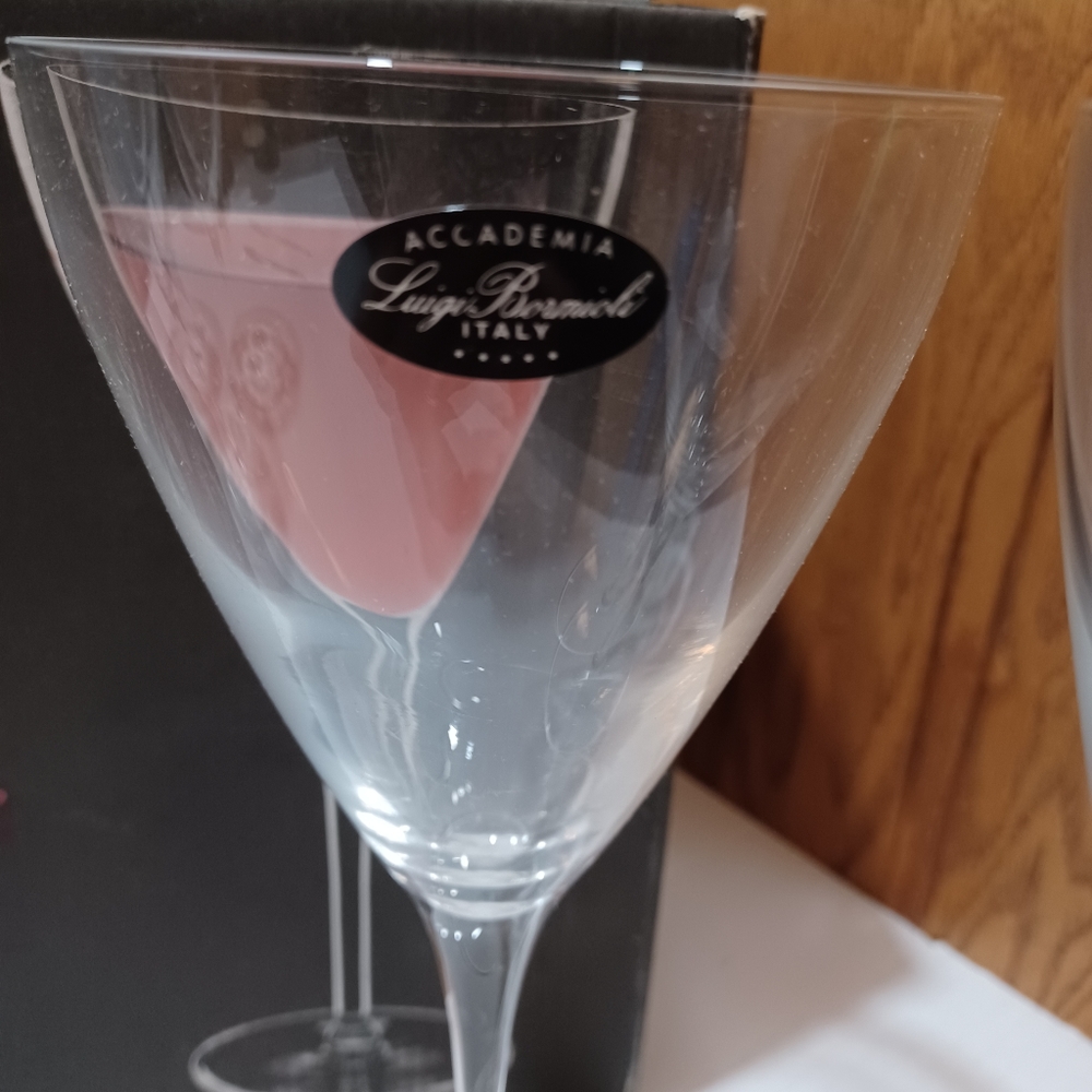 Luigi Bormioli wine glass set - Picture 3 of 4